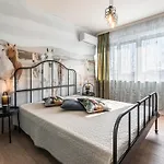 Апартамент Sunny Ap & Parking 5min From The