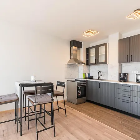 Sunny Ap & Parking 5min From The * 瓦爾納