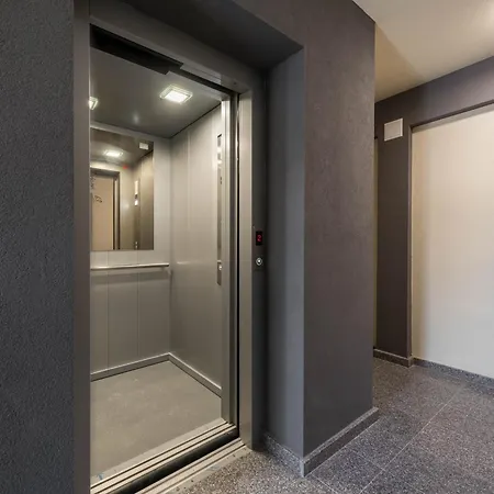 Sunny Ap & Parking 5min From The 公寓 瓦爾納