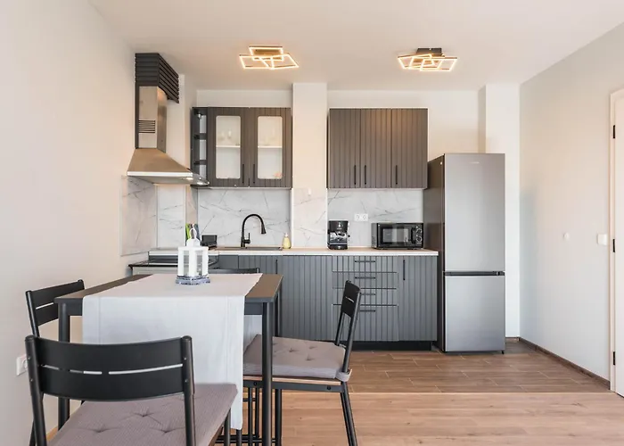 Daire Sunny Ap & Parking 5min From The *