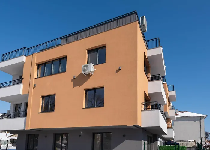 Daire Sunny Ap & Parking 5min From The